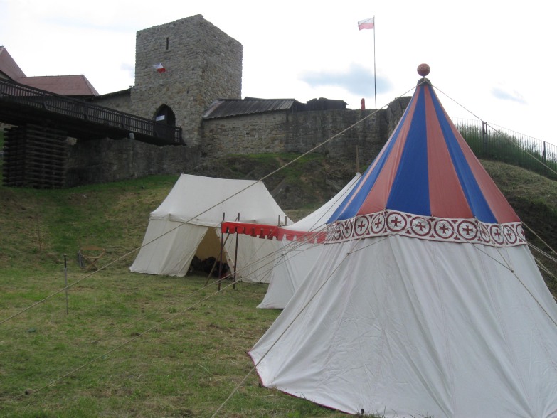 Dobczyce zamek - namioty 